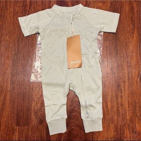 NWT Goumi Kids Swell Baby Zipper One Piece SZ 0-3mo Short Sleeve Jumpsuit Bamboo - Picture 1 of 3